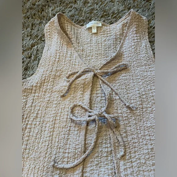 See You Monday Textured Beige Sleeveless Blouse - Picture 4 of 4
